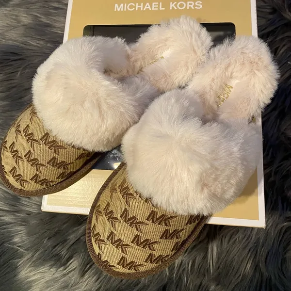NWB Michael Kors Women’s Tula Scuff Slip On Cozy Slippers - Image 7