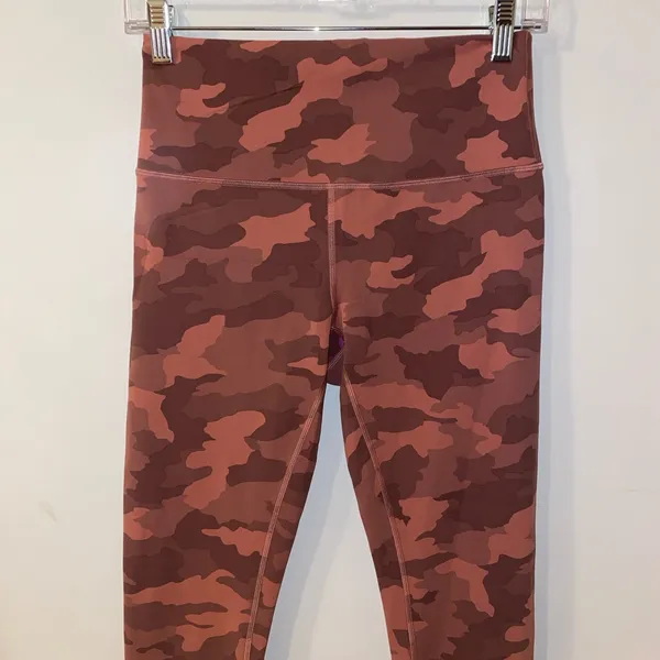 Lululemon Athletica Pink Camo High Rise Leggings Size 8 Like New - Image 2