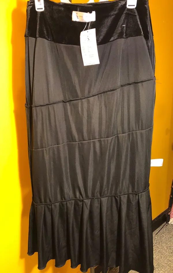 Beautiful new velour skirt. Size M. $45. - Image 7