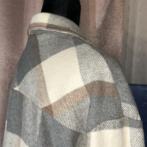 Size M Cropped Button Down Flannel Gray Size M - Image 12