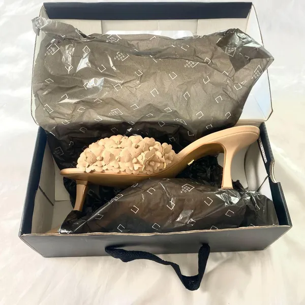 NIB Shushop ELSA Tan Cream Nude dimensional floral appliqué Mule High Heels 7.5 - Image 7
