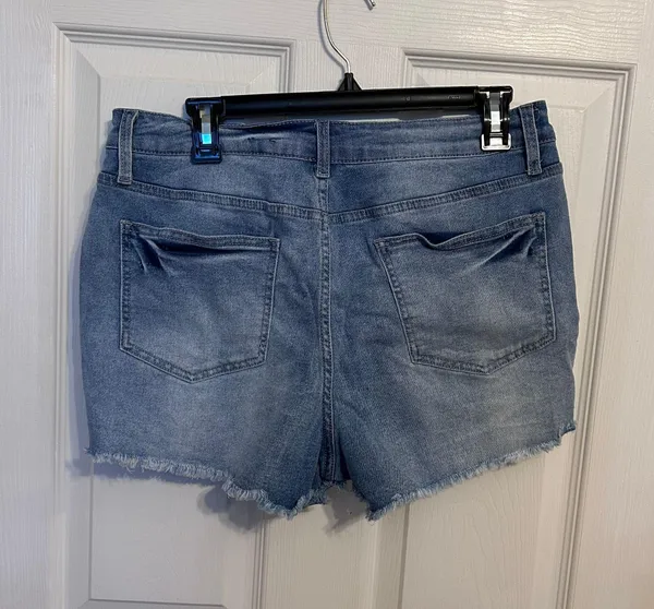 Amazon Distressed Jean Shorts - Image 4