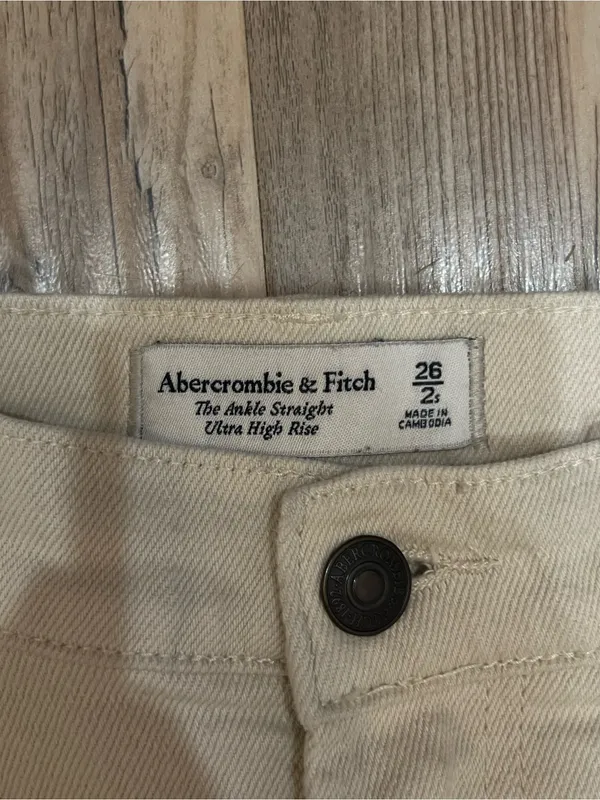 Abercrombie & Fitch ultrahigh-rise straight-leg ankle jeans in a cream 2/26 - Image 2