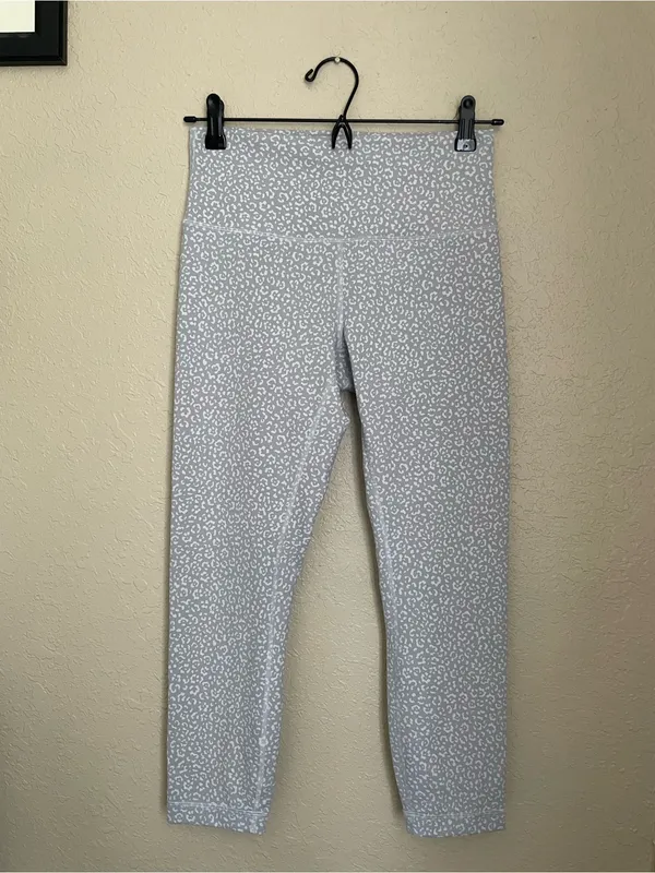 Lululemon Wunder Train High Rise Crop Size 8 Leopard Daisy Starlight Multi Gray - Image 7