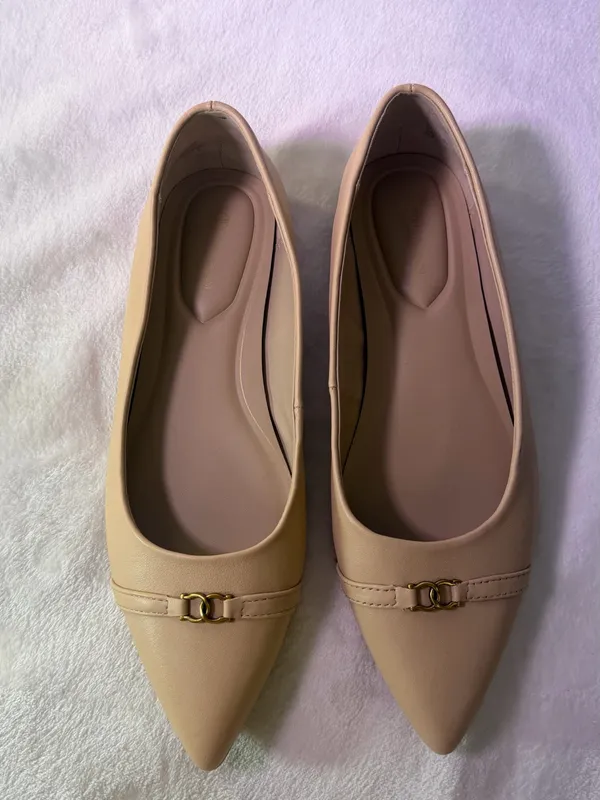 Giani Bernini Blush Nude Pointed-Toe Flats with Gold Hardware - Image 3