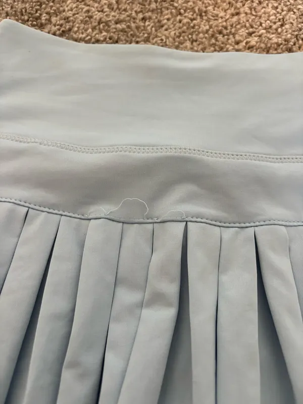 Gold Hinge Skirt Pleated Size Small - Image 3