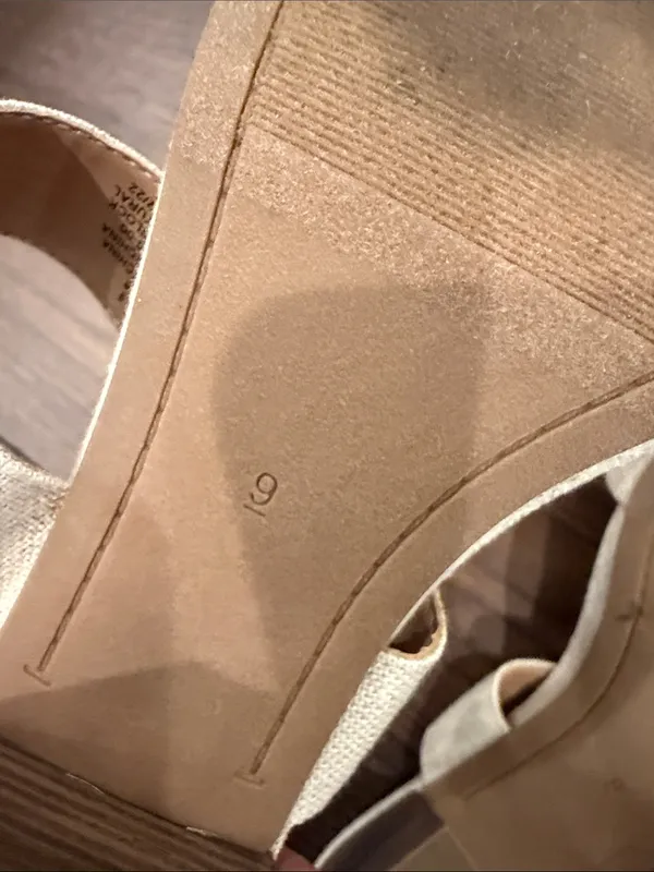 Old Navy Neutral Beige Block Heel Sandals Size 9 - C73-005 - Image 7