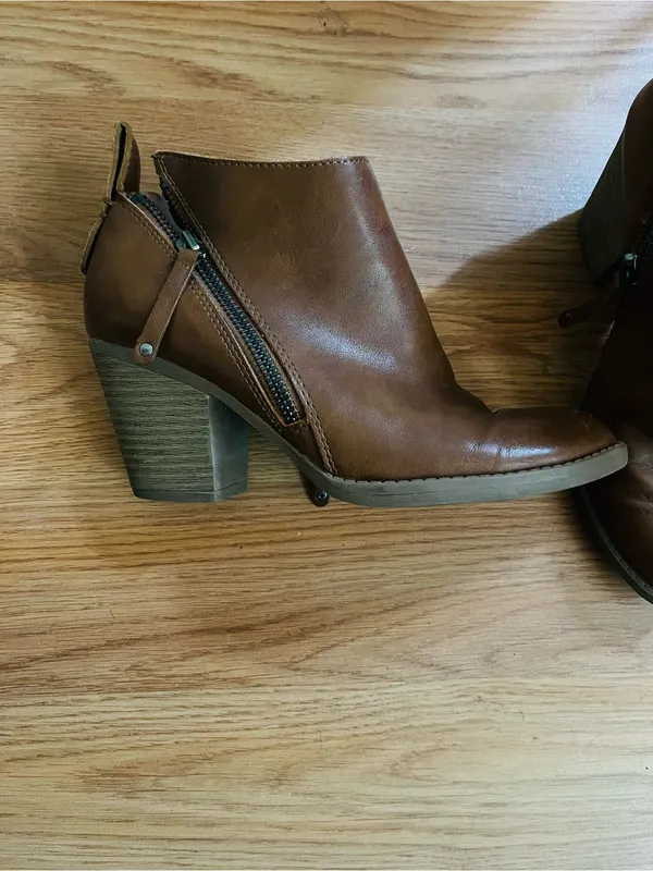 Dolce Vita Ankle Boots - Size 6 - Image 3