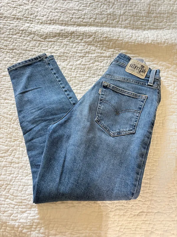 Levi’s Silver Tab Vintage Jeans High-Waisted Mom Jeans - Image 4