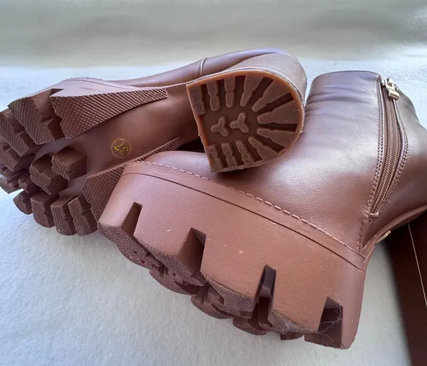 Studio F Chunky Platform Heeled Boots Size 37 – Brown Faux Leather Ankle Boots - Image 3