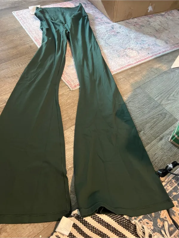 Aerie green crossover flare leggings - Image 5