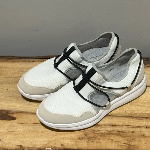 Clarks Cloudsteppers Ezera Skip Slip-On Sneaker - Women's 8 A42‎ - Image 3