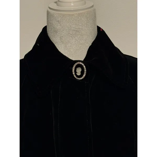 Vintage Black Velvet Opera Coat Womens M Belted Cameo Rhinestone Union Made USA - Image 3