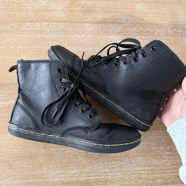 Dr. Martens Shoreditch Lace Up Boots - Image 10