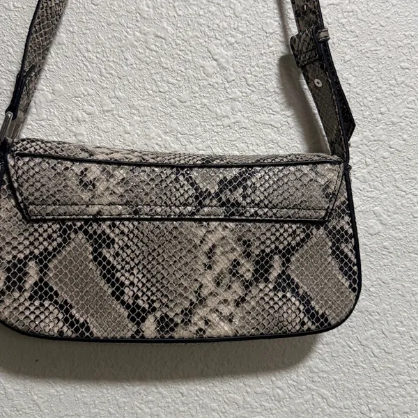 Topshop Finley Faux‎ Snakeskin Baguette Shoulder Bag Grey Black Snake Print - Image 9