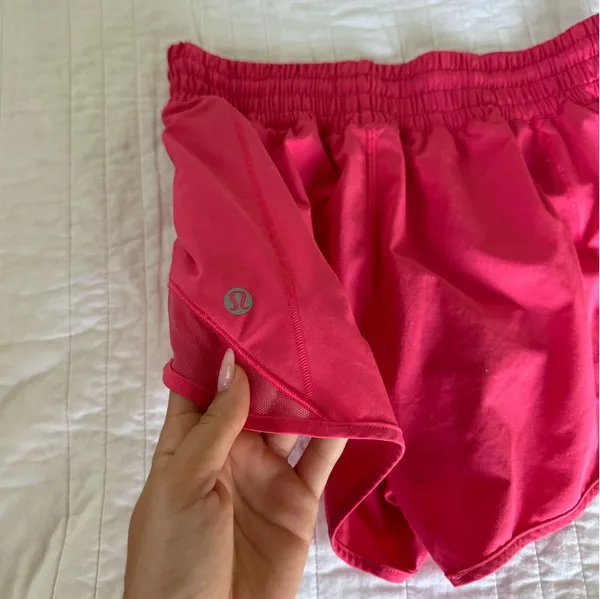 Lululemon Shorts Hotty Hot 2.5" - Image 3