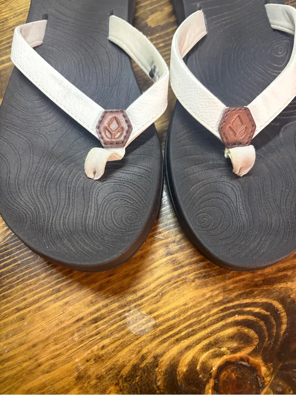 Reef White Flip Flops Size 8 - Image 4