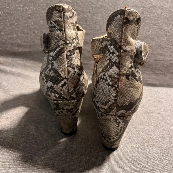 Boutique Snake Print Peep Toe Wedge Booties Women's Size 8‎ - Image 6