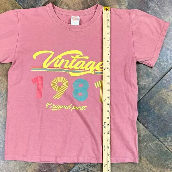 Graphic Tops Burgundy Retro-style Graphic T-shirt "Vintage 1981 Original Parts” - Image 4