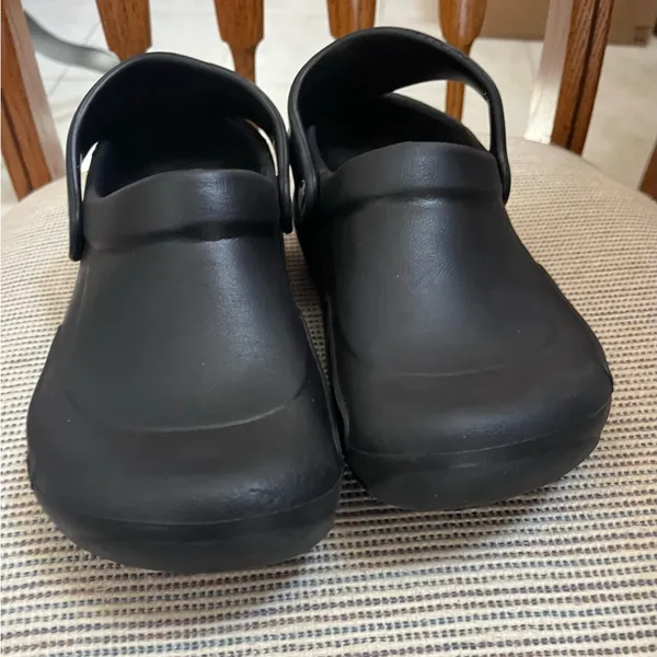 Crocs Bistro Work Black Clogs - Image 4