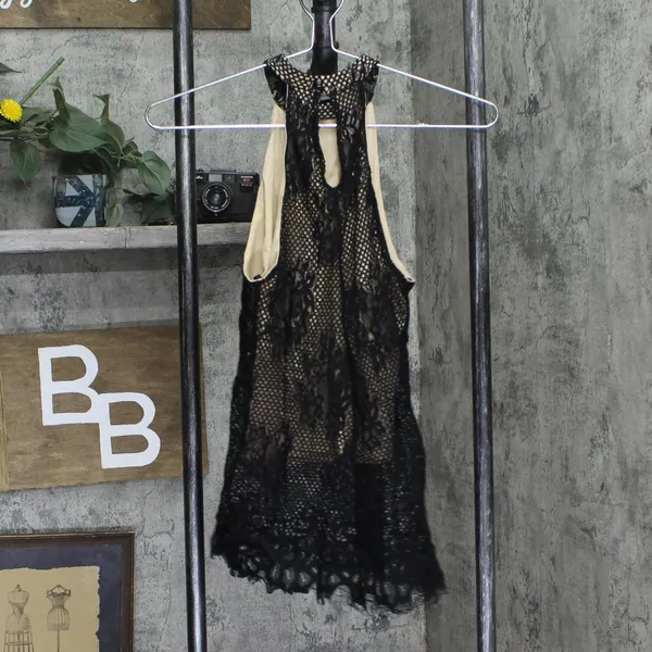 NWT Material Girl Juniors Lined Lace Halter Top 2698408 Black S - Image 3