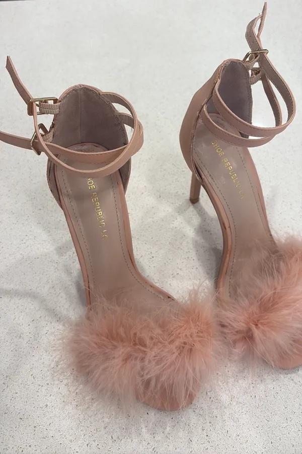 Pink feathered heels Size 7 - Image 3