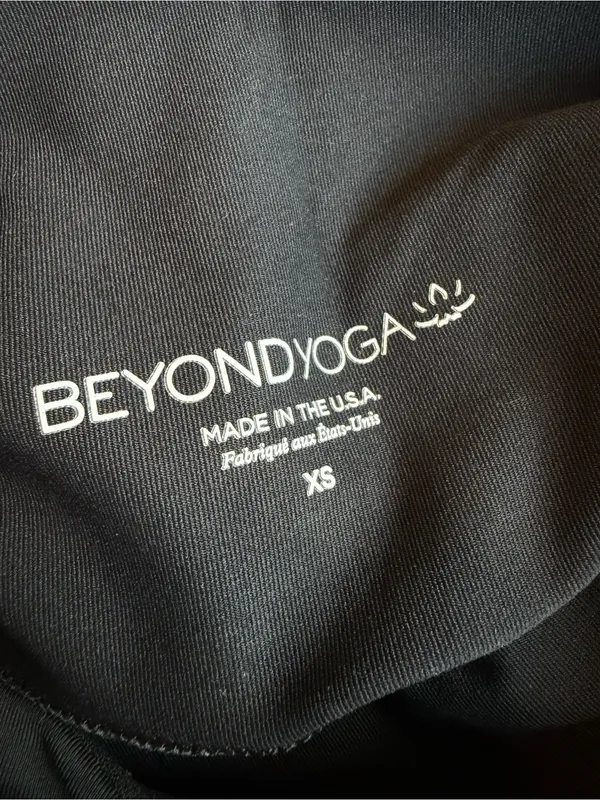 Beyond Yoga Two Piece Workout Set Sports Bra Leggings Black Pineapple Size XS - Image 15