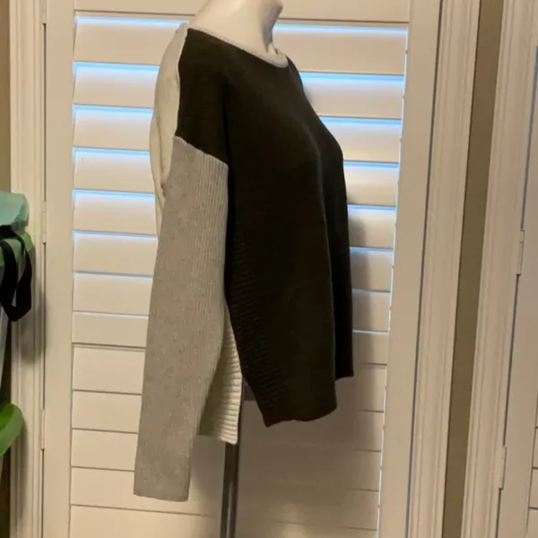 Tahari Gray Crew Neck Sweater - Image 2