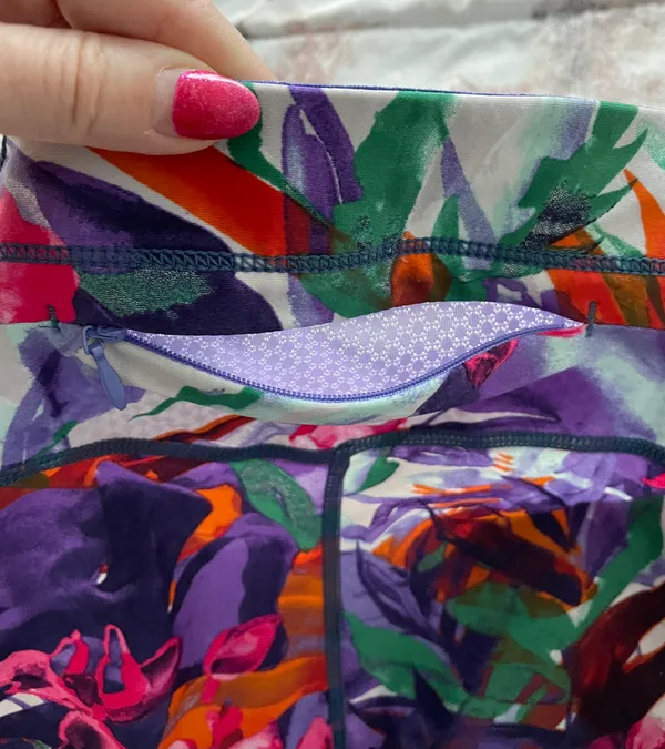 Floral Multicolored Adjustable Waist Back Pocket Capri Leggings, size L - Image 8