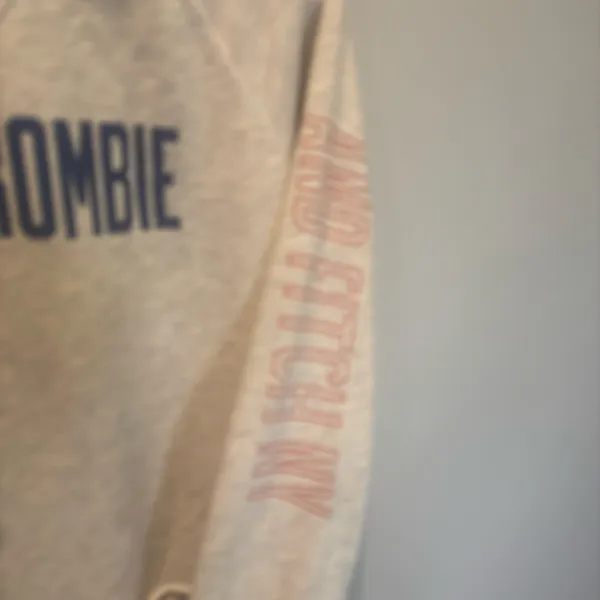 Abercrombie & Fitch Cropped Long Sleeve Crewneck Logo Sweatshirt - size XS - Image 3