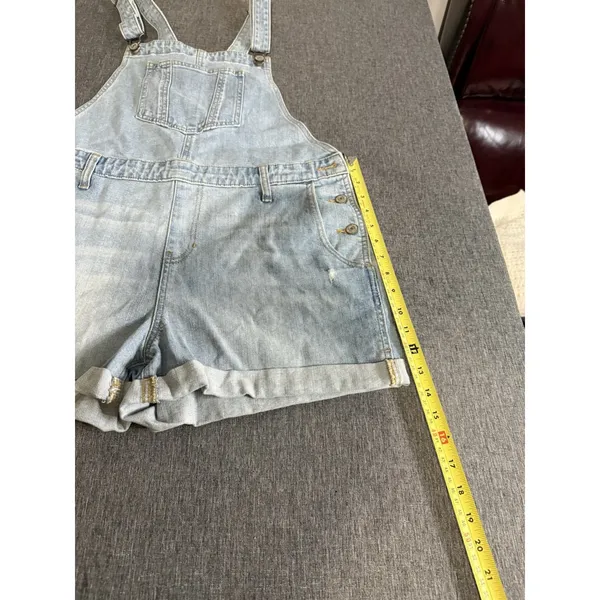 Old Navy women's light wash denim shortalls L 3" inseam button 5-pocket - Image 5
