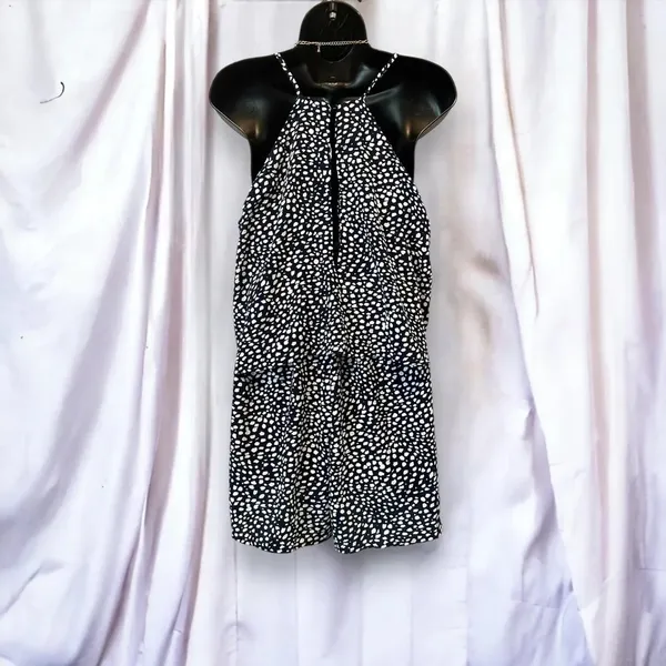 Main strip navy blue pebble romper with‎ pockets size medium - Image 4