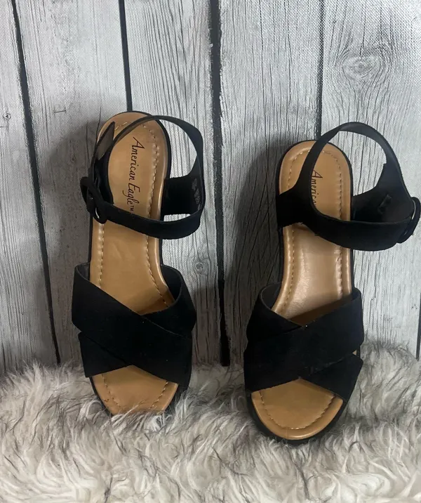 American Eagle black platform sandals – stylish and super comfy! Size 7.5, brand new, never worn. - Image 4