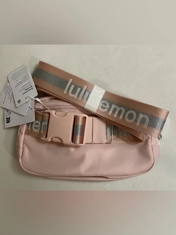 Lululemon NWT Everywhere Belt Bag blush pink Reflective Strap 1L - Image 10