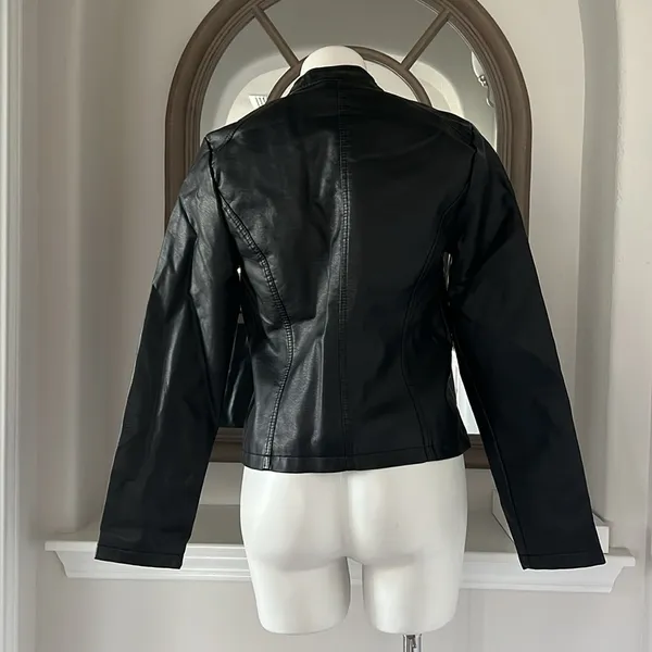 NEW LOOK Faux Leather Jacket in Black+Gold Tone Hardware, Size XL New w/o Tag - Image 4
