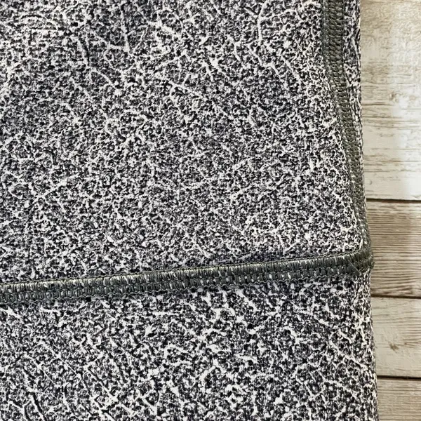Lululemon Womens 8 Leggings Wunder‎ Under Crop Fractal Alpine White Black Gray - Image 3