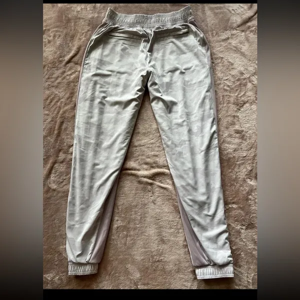 ATHLETA Women’s‎ 6 Brooklyn Lined Camo Purple Joggers Camouflage - Image 2