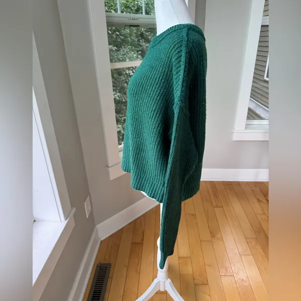 American Eagle Heather Green Cropped Crewneck Ribbed Sweater Size Medium - Image 2