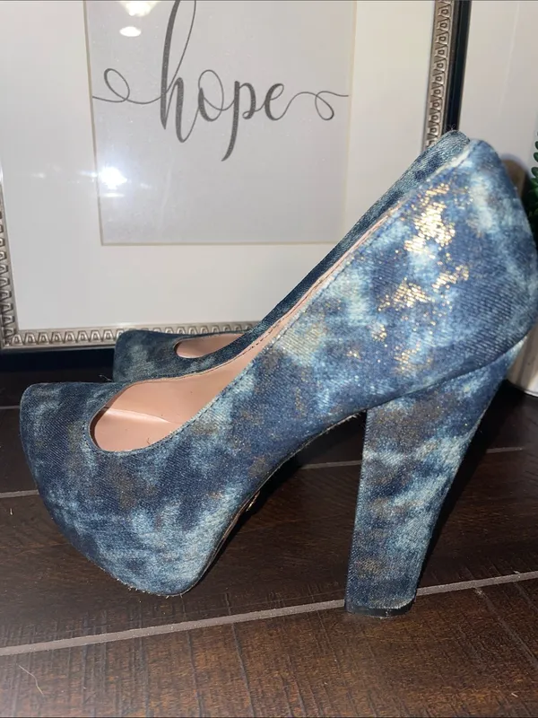Betsey Johnson Sophiaa Blue Platform Heels with Gold Size 7 - Image 9
