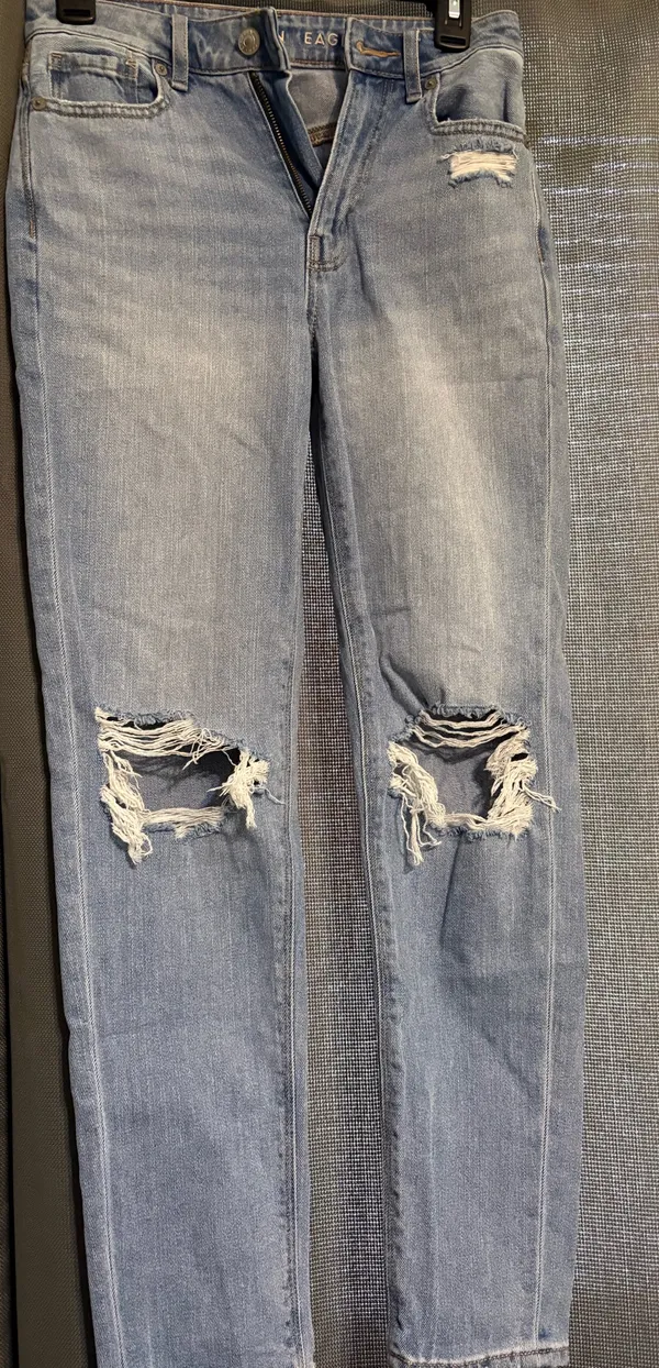 American Eagle Mom Jeans Ripped - Image 2