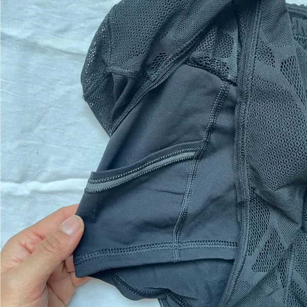 EUC Lululemon Black City Sky Run By Short w/ Luxtreme Liner + Pockets, Size 2 - Image 7
