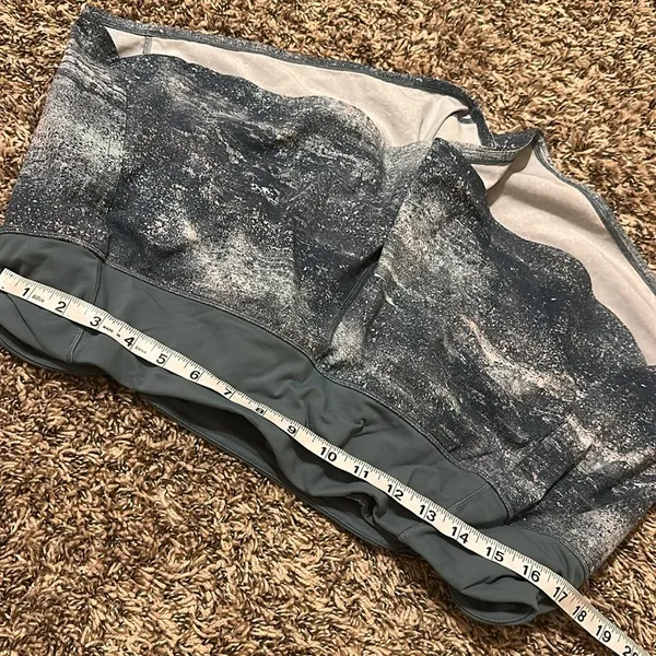 Lululemon Run Time Shorts 2 Size 14 - Image 5
