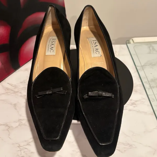 Isaac Mizrahi Black Suede Bow Kitten Heel Shoe Size 8 - Image 10