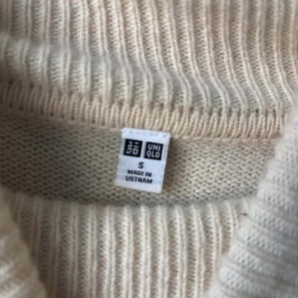 Womens Uniqlo 100% wool cream ivory turtleneck long sleeve sweater Small - Image 4