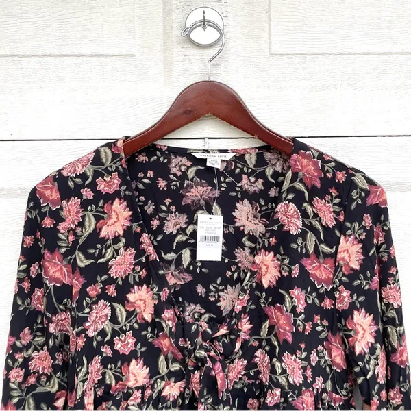 NWT American Eagle Womens Shirt Blouse Black Pink Mauve Floral Front Medium - Image 4