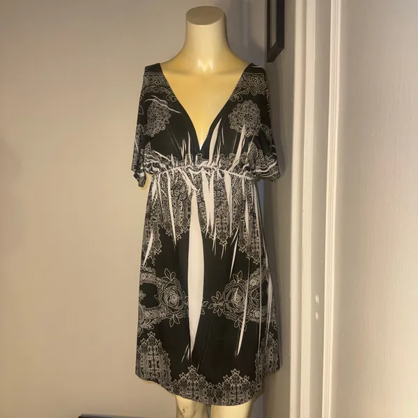 Chesley Size Small Black & White Plunge V-Neck Boho Short Sleeve Sundress - Image 3
