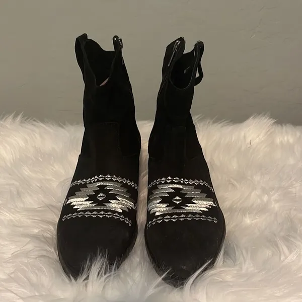 NWOT Musse & Cloud Ginger Western Ankle Boots | Black Suede | Size 9 - Image 3