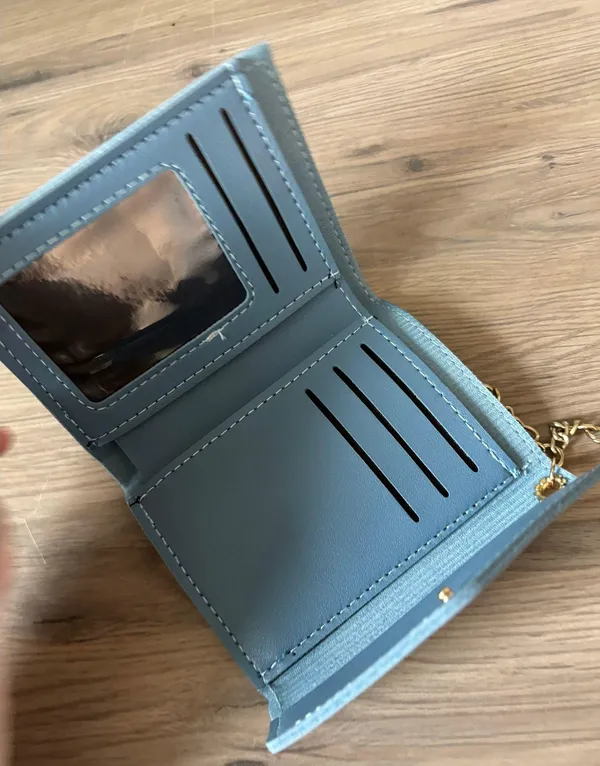 blue card holder - Image 3