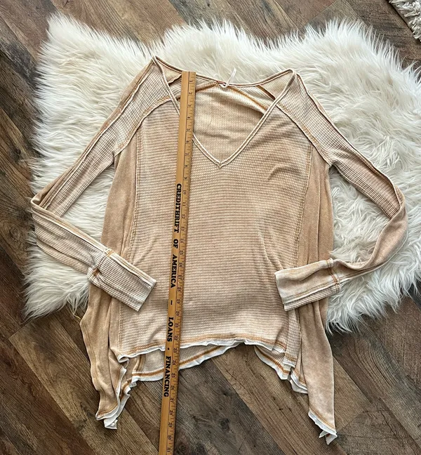 Free People Ridiculously sott Long sleeve thermal Thinner material- not thick waffle knit Oversized and flowly Approximate measurements provided - unstretched Cream/tan/brown in color Size XS G1 - Image 6