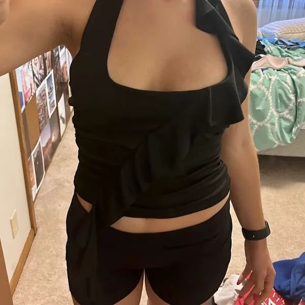 Pitaya Halter Ruffle Crop Top - Image 4